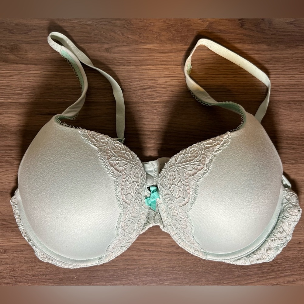 Victoria’s Secret Body by Victoria push up bra 36D - light blue